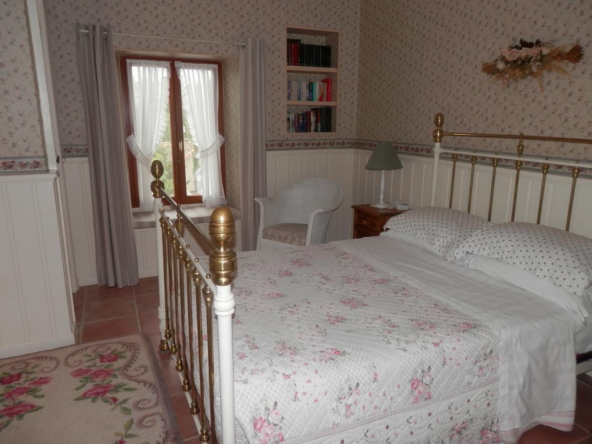 Maison De Laura Salsigne Pokój zdjęcie
